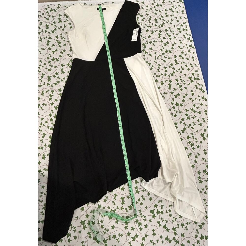 NWT! Roz & Ali Dress Size: M